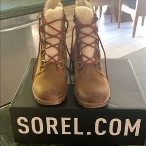 Sorel Phoenix short lace cozy fuzzy boot